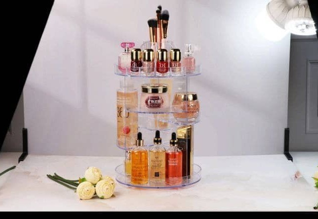 استندلوازم آرایش سه  طبقه گردان سورباس