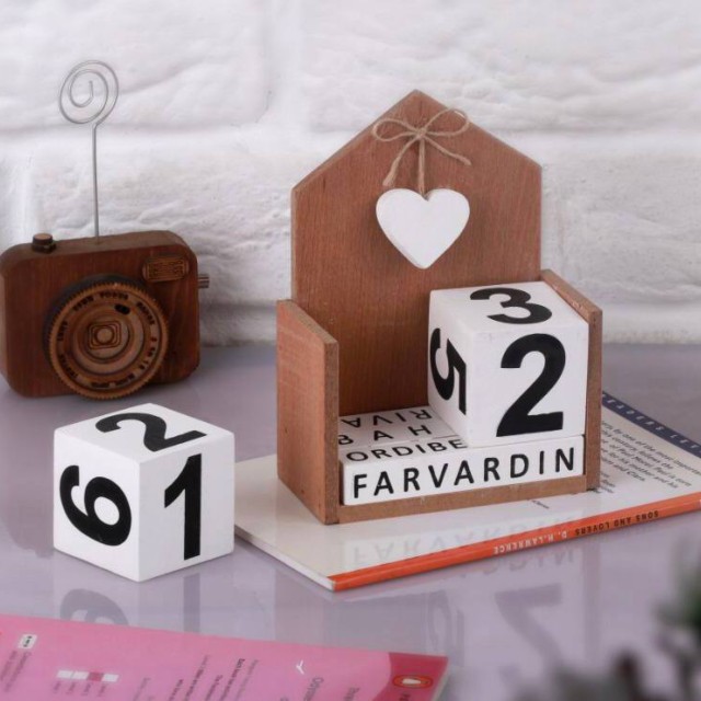 تقویم چوبی طرح کلبه