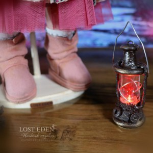 ایلووارا (دختر نور)،عروسک دستساز پارچه ای سه بعدی با جعبه چوبی ویترینی لوکس