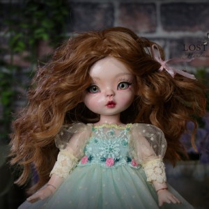 عروسک دستساز سه بعدی bjd (پرنیان) +جعبه چوبی وینتیج و پایه چوبی