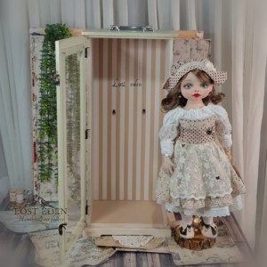 جعبه ی چوبی عروسک ویترینی پتینه وینتیج