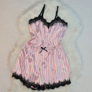 تاپ و شلوارک ویکتوریا با تور مژه ای