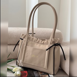 کیف دوشی  مدل لاوین