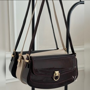 کیف دوشی زنانه مدل میرنا