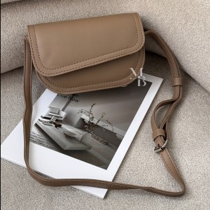 کیف دوشی زنانه مدل پاتیرا