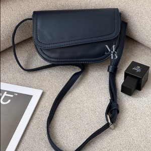 کیف دوشی زنانه مدل پاتیرا