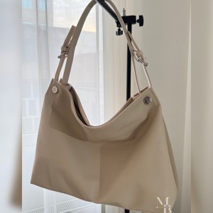 کیف دوشی زنانه مدل ملانی