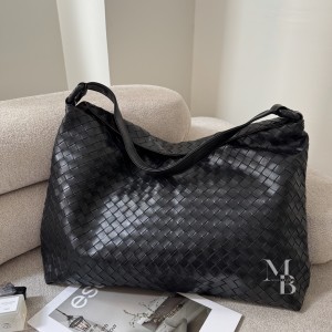 کیف دوشی زنانه مدل مروا