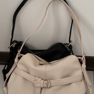 کیف دوشی زنانه مدل پارمیس