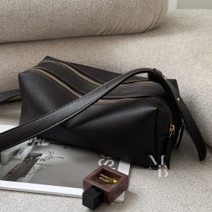 کیف دوشی زنانه مدل سیکا