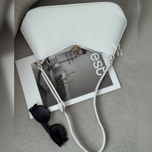 کیف دوشی و دستی مدل هوگو