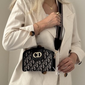 کیف  دوشی دخترانه مدل لیا