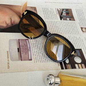 عینک آفتابی مدل  سانورا