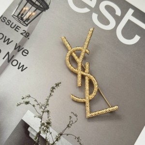 سنجاق سینه مدل ysl