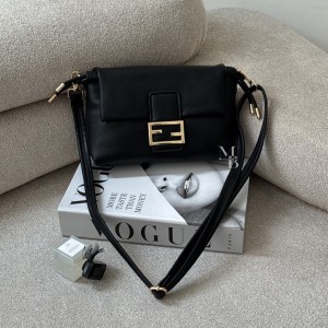 کیف دوشی  زنانه مدل  کترینا