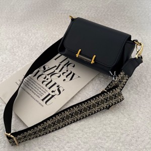 کیف  دوشی زنانه مدل نیهاد