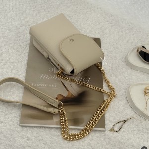 کیف دوشی  زنانه مدل  لاریسا