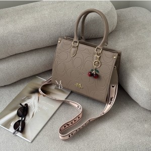 کیف  زنانه دستی و دوشی مدل  ریما