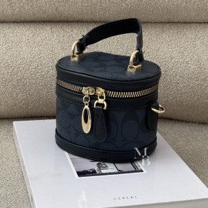 کیف  دستی و دوشی  زنانه مدل کومان
