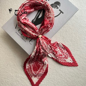 روسری دور گردنی
