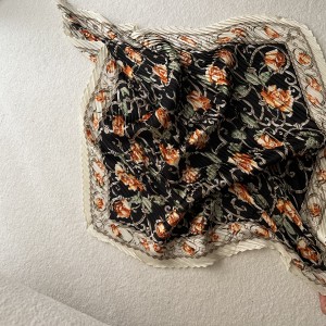 روسری دور گردنی