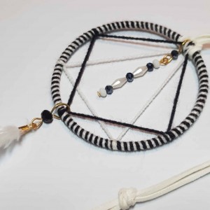 آویز دریم کچر مشکی و سفید کریستالی ماه فام