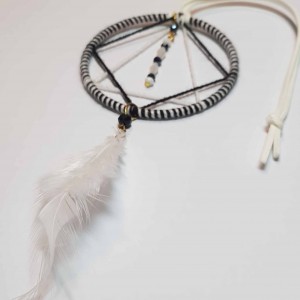 آویز دریم کچر مشکی و سفید کریستالی ماه فام