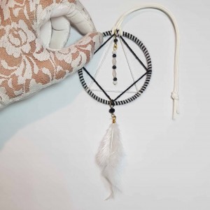 آویز دریم کچر مشکی و سفید کریستالی ماه فام