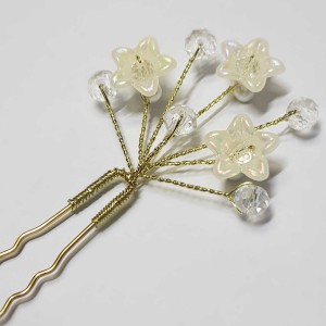 سنجاق شینیون طلایی کریستال و گل سفید مدل SNJ1CP