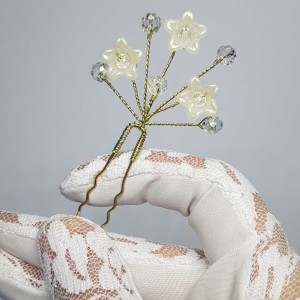 سنجاق شینیون طلایی کریستال و گل سفید مدل SNJ1CP