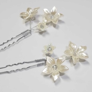 سنجاق شینیون طلایی کریستال و گل سفید (بسته 2عددی) مدل SNJ2GO ماه فام