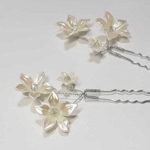 سنجاق شینیون طلایی کریستال و گل سفید (بسته 2عددی) مدل SNJ2GO ماه فام