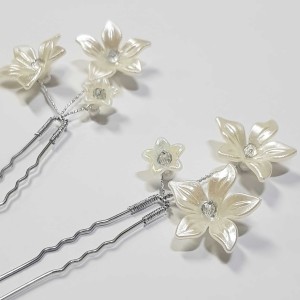 سنجاق شینیون طلایی کریستال و گل سفید (بسته 2عددی) مدل SNJ2GO ماه فام