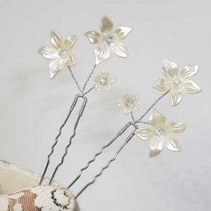 سنجاق شینیون طلایی کریستال و گل سفید (بسته 2عددی) مدل SNJ2GO ماه فام