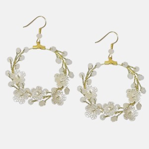 گوشواره حلقه ای کریستال و گل سفید مدل ERGTL