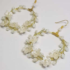 گوشواره حلقه ای کریستال و گل سفید مدل ERGTL ماه فام