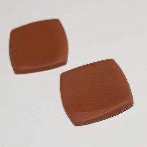 گوشواره میخی طرح شکلات قهوه ای مدل ERCHOCO ماه فام
