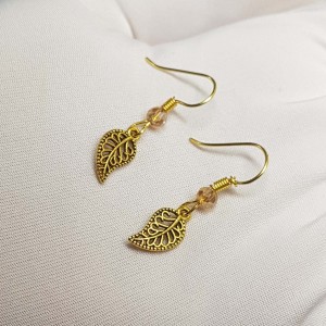 گوشواره آویزی طرح برگ طلایی و کریستال مدل ERBGM ماه فام