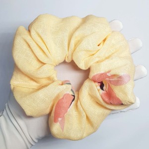 اسکرانچی کش موی زرد و گل نارنجی مدل SCCT