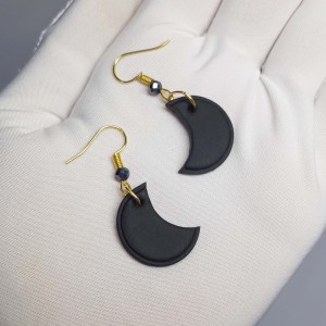 گوشواره طرح ماه مشکی مدل ERMHHB ماه فام