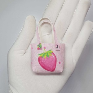 لباس عروسک باربی کیف طرح توت فرنگی صورتی مدل BRBTOOT ماه فام