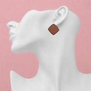 گوشواره میخی طرح شکلات قهوه ای مدل ERCHOCO