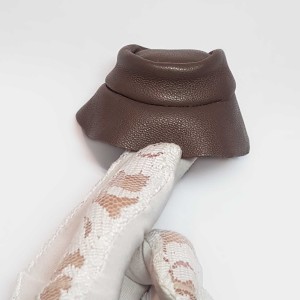لباس عروسک باربی کلاه برت قهوه ای چرمی مدل BRBKLCH ماه فام