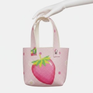 لباس عروسک باربی کیف طرح توت فرنگی صورتی مدل BRBTOOT