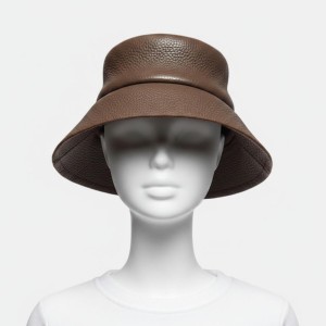 لباس عروسک باربی کلاه برت قهوه ای چرمی مدل BRBKLCH