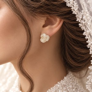 گوشواره میخی رز سفید مدل ERLROSE
