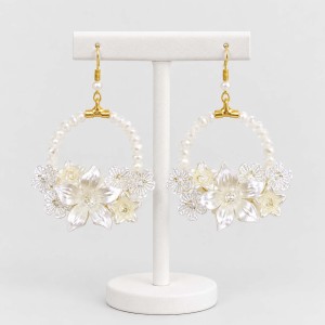 گوشواره حلقه ای گل سفید مدل  goll1