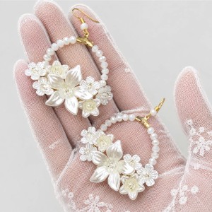 گوشواره حلقه ای گل سفید مدل  goll1