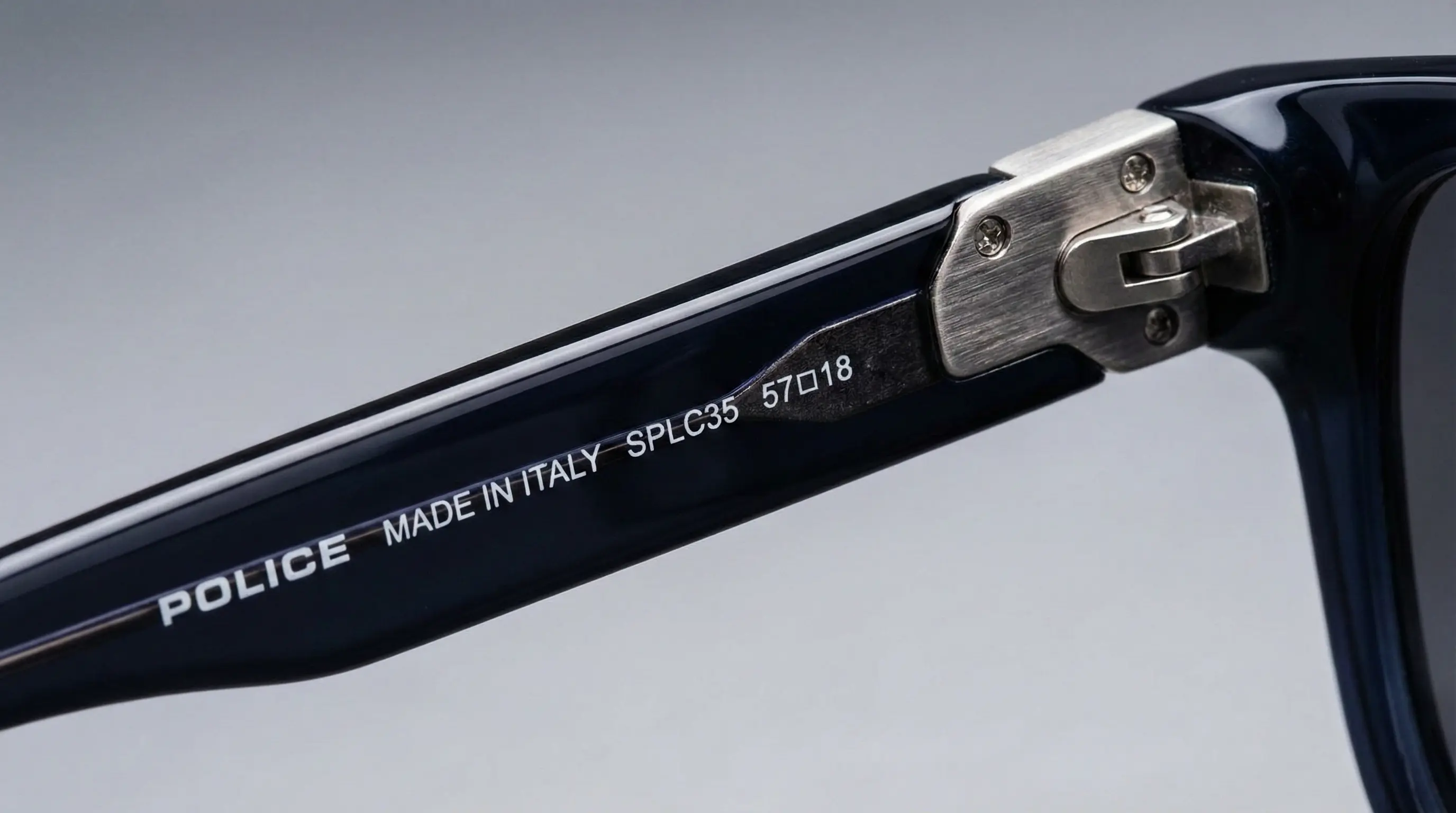 تشخیص عینک پلیس اصل از روی شماره سریال و حکاکی روی دسته