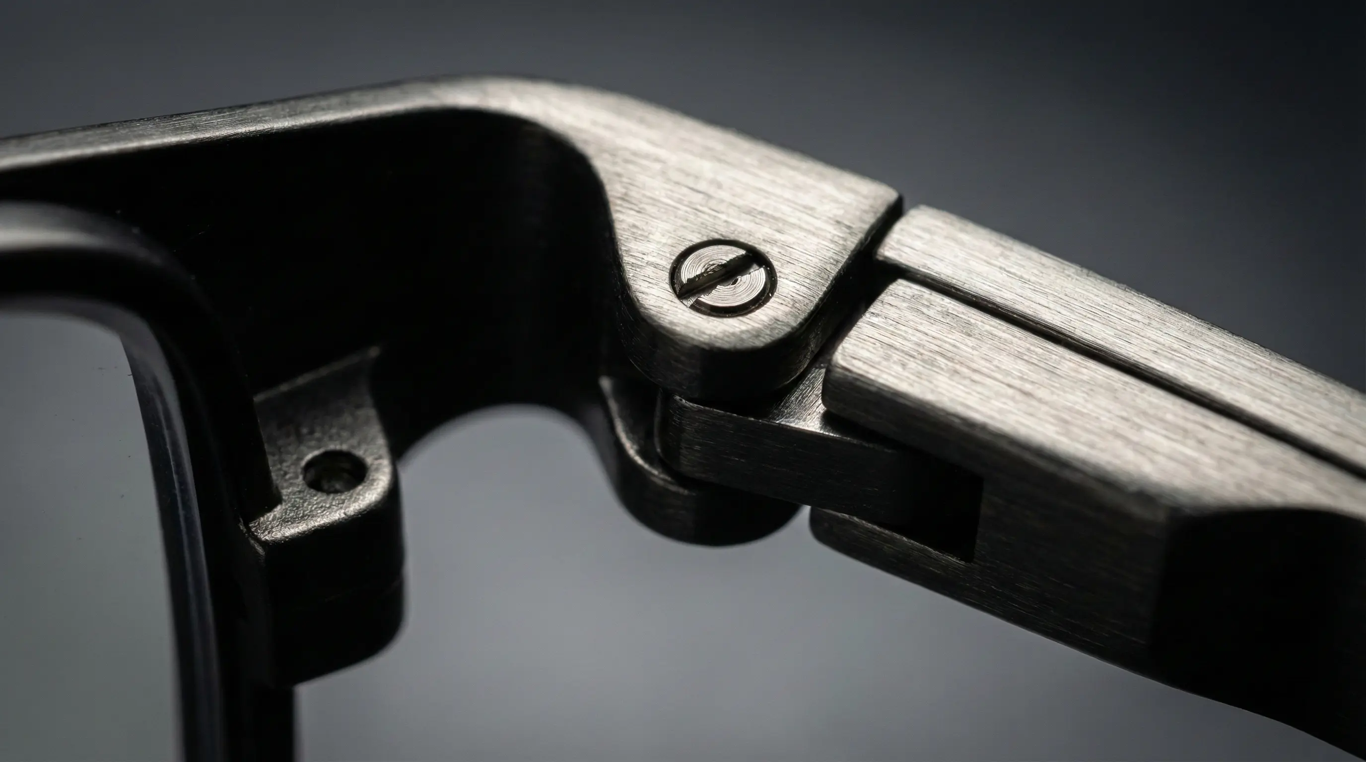 مشخصات فنی و کیفیت ساخت فریم عینک طبی مردانه تیتانیوم